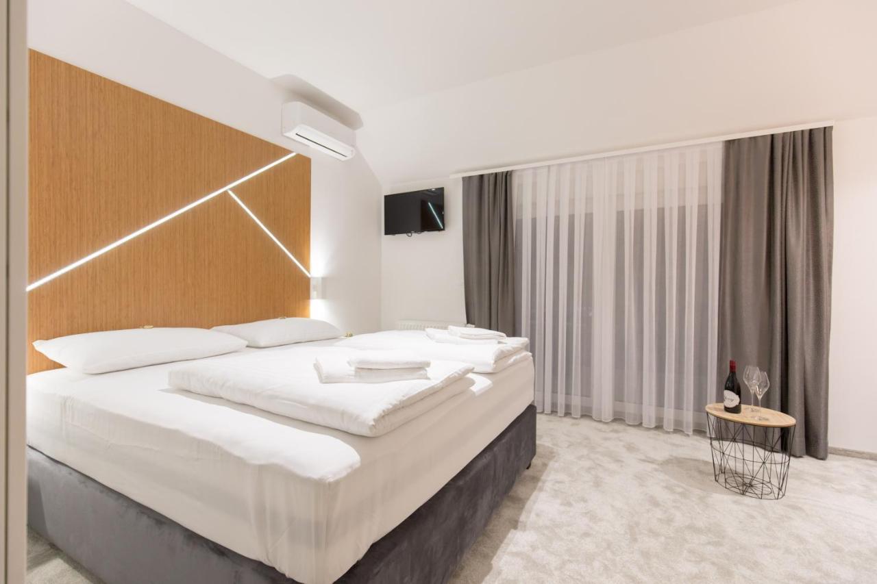 Apartmani I Sobe Pejacevic Osijek Bagian luar foto