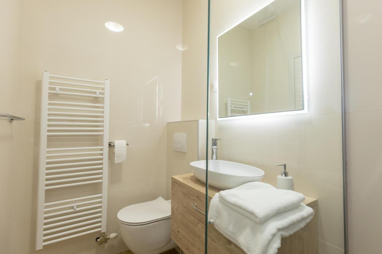 Apartmani I Sobe Pejacevic Osijek Bagian luar foto